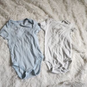 2 Short Sleeve 100% Cotton Infant Bodysuits Cloud Island & Carter's 12 Months